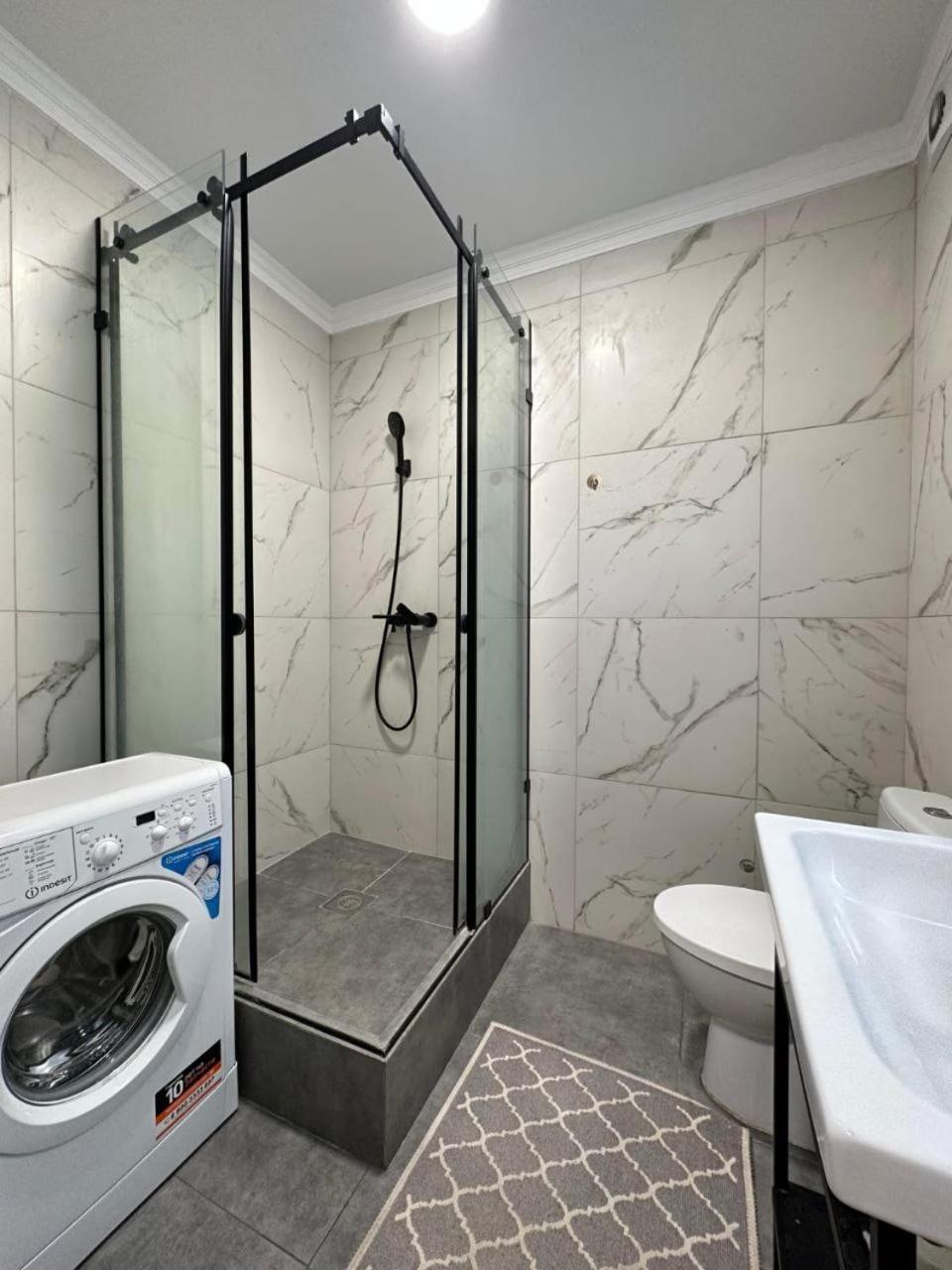 Apartmán Жилой Комплекс Молодежный На Тулебаева Almaty Exteriér fotografie